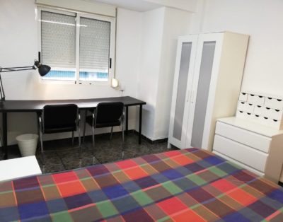 Habitación Individual H2-2, en calle Arquitecto Gascó, Ayora, Valencia